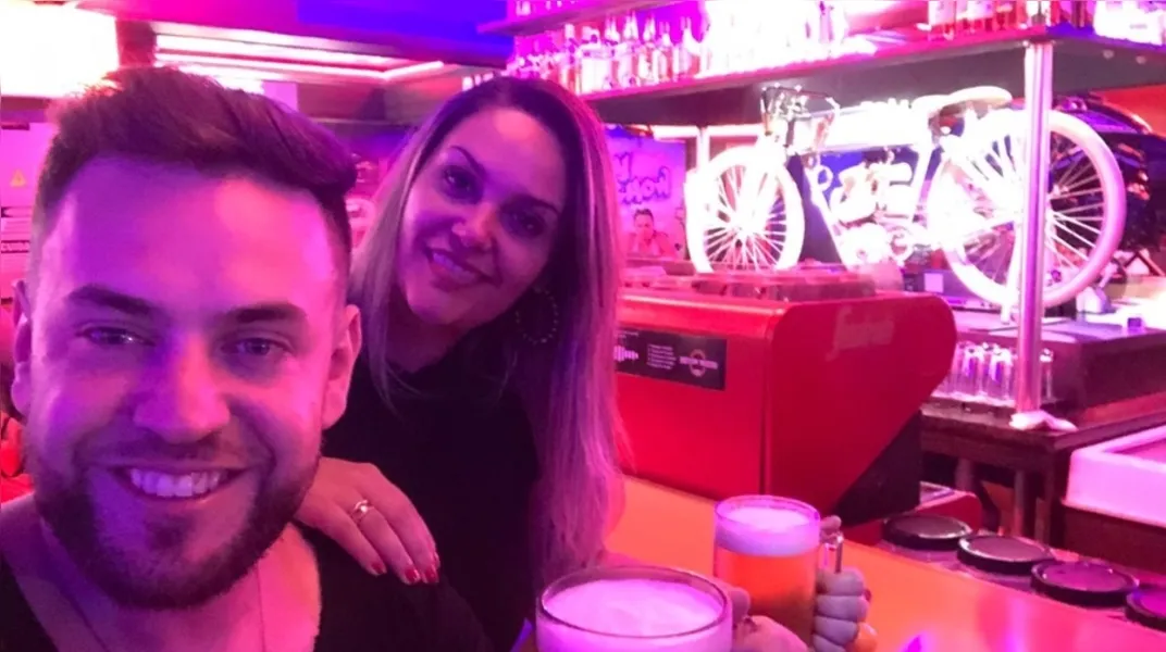 TRIP – Recentemente o casal, Daniel Petroski e Jô Celusniak, curtiram temporada de lazer e descanso, conhecendo um pouco mais do Rio Grande do Sul. O registro especial para a coluna RC, foi tirado na cidade de Gramado no Harley Motor Show, o único museu de motos da Harley Davidson da América Latina.