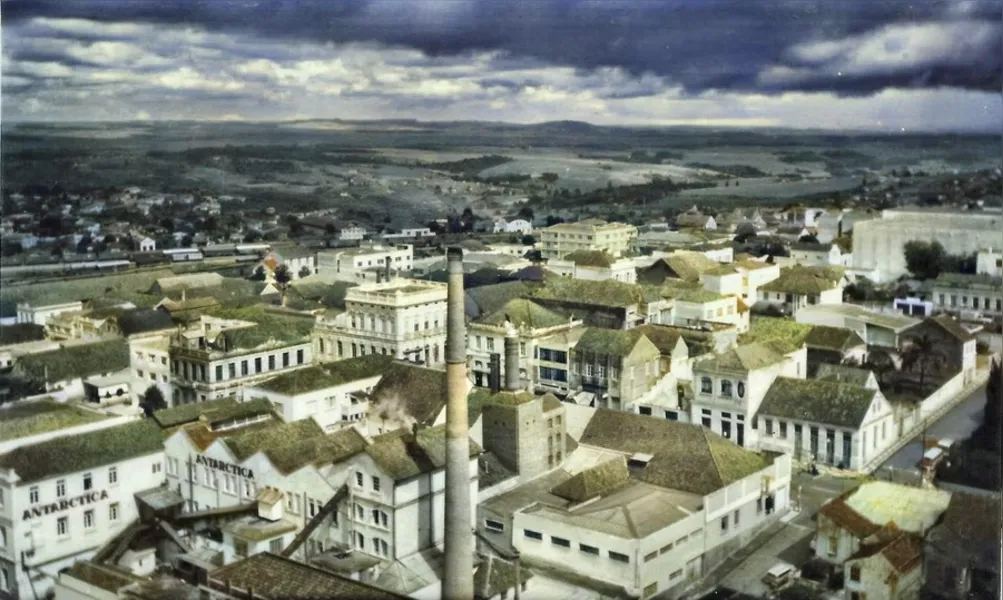 Em cerca de 20 minutos, as fotos em preto e branco ganham cor e mais alegria