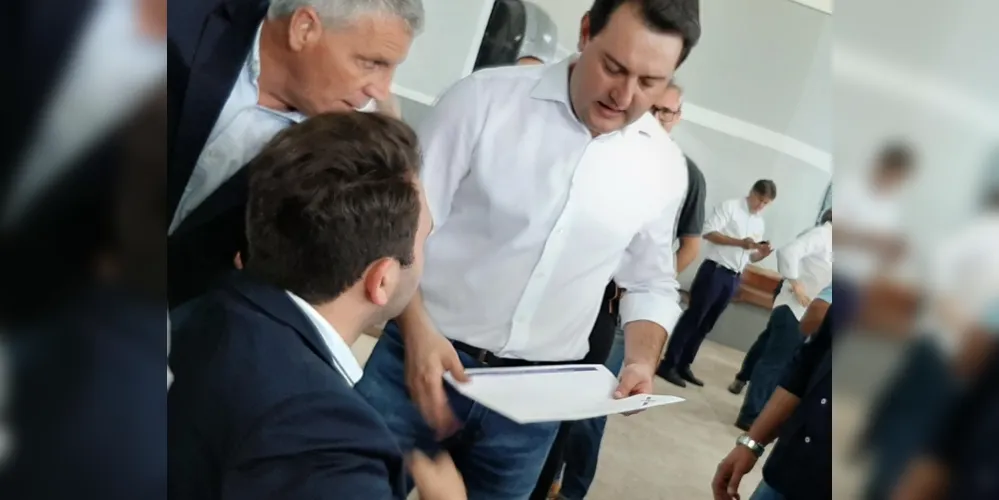 Vereador se encontrou com Ratinho Junior (PSD), governador do PR, e entregou ofício solicitando subsídio para o transporte público