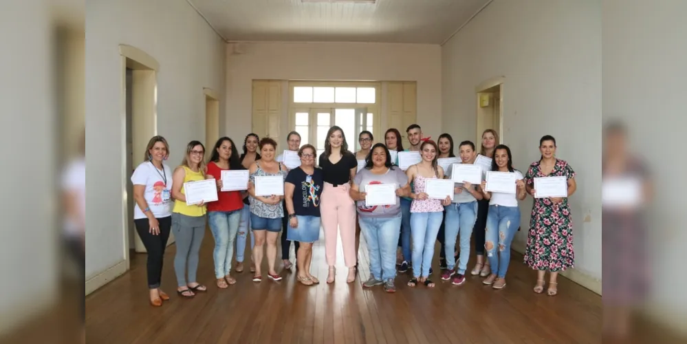 Os 43 novos profissionais foram qualificados através do programa Capacitação Inclusiva, ofertado gratuitamente pela Prefeitura Municipal de Ponta Grossa