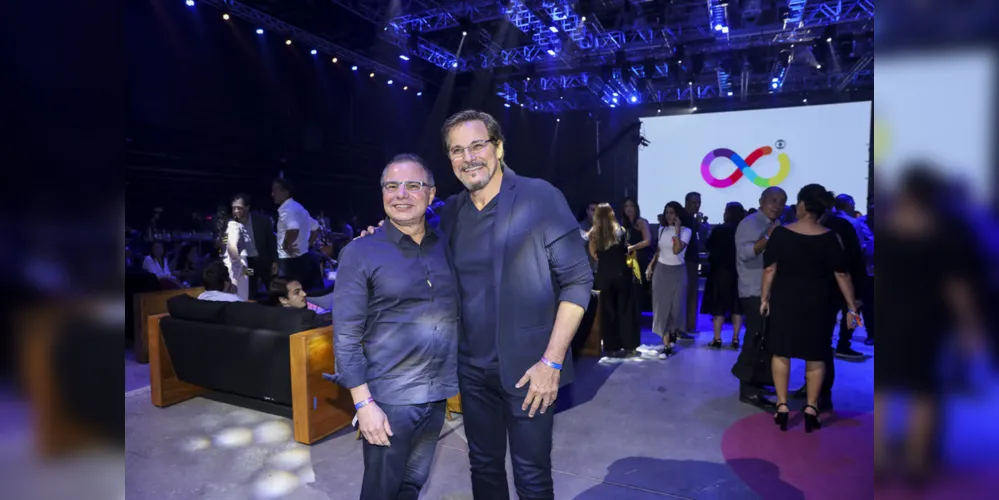 Ricardo Linhares, supervisor de ‘Malhação 2020’, em foto com Edson Celulari 
