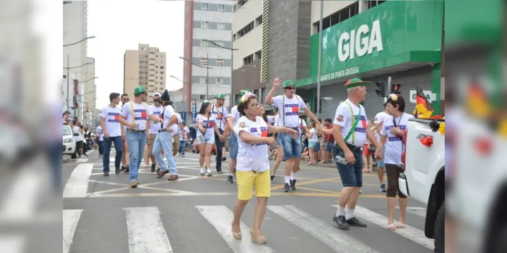 A festa, uma das mais tradicionais do calendário de Ponta Grossa, acontece do dia 05 ao dia 08 de dezembro