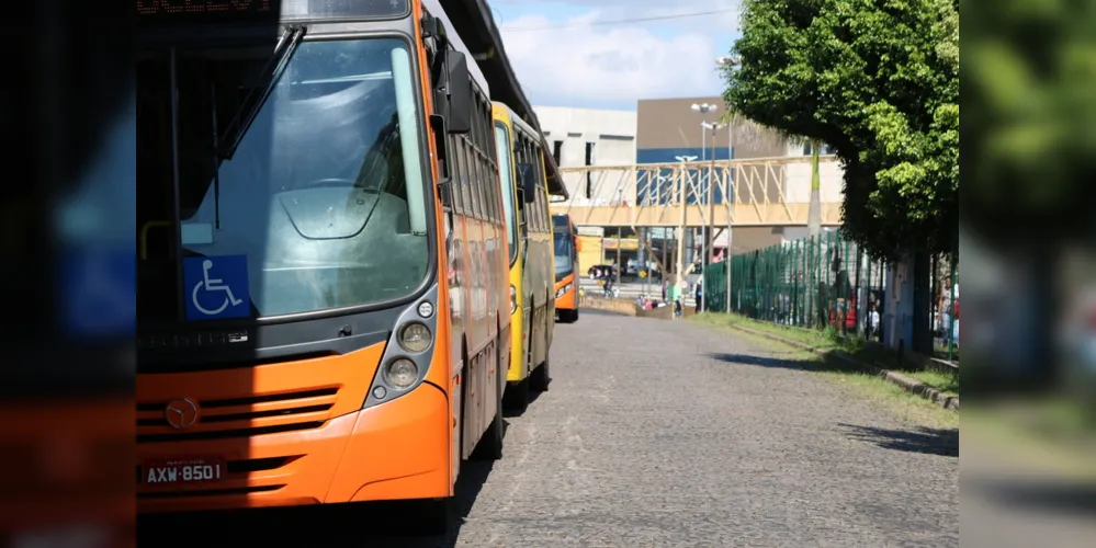 Empresa foi informada judicialmente da decisão que suspendeu o decreto de aumento da passagem de ônibus em Ponta Grossa