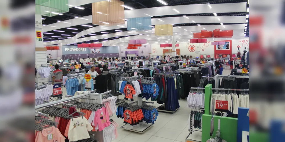 O setor de lojas de departamentos lidera o crescimento das vendas em Ponta Grossa no mês de outubro e no acumulado do ano