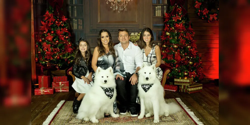 Guilherme Farhat, Isabela de Sá Farhat, Luana de Sá Camlofski, Giovana de Sá Farhat e os seus dogs Icaro e Noah