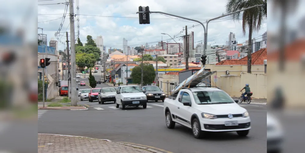 Avenida Carlos Cavalcanti, em Uvaranas, lidera em número de ocorrências de trânsito, aponta balanço do Pelotão de Trânsito da Polícia Militar.