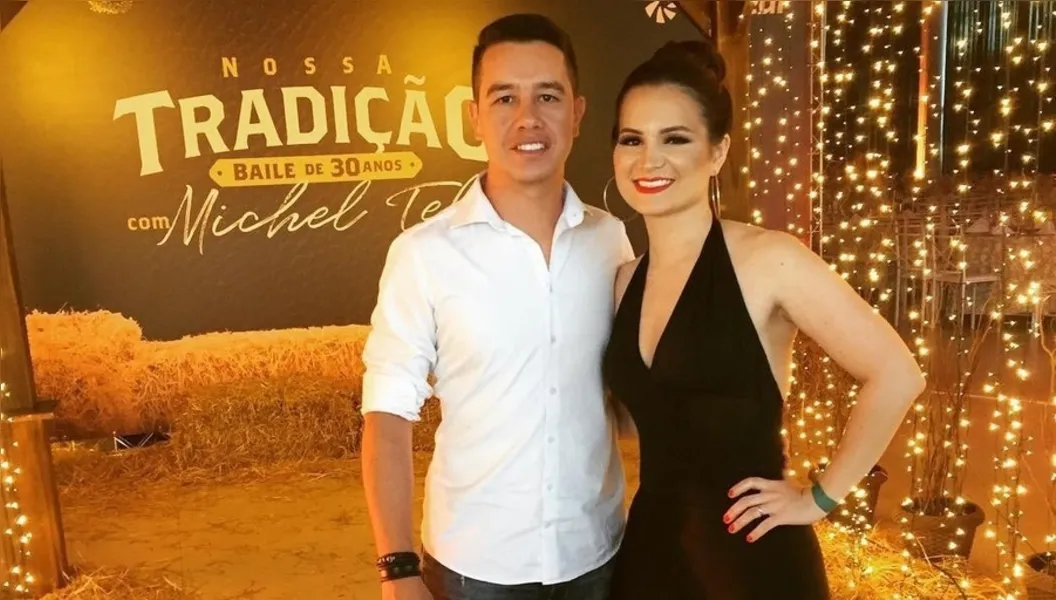 TROCA DE IDADE - O advogado Wandrey Carvalho será muito cumprimentado pela passagem de seu aniversário nesta quinta-feira (16). Wandrey que atua nas áreas Civil e Empresarial, é destaque por seu trabalho competente em nossa cidade. No registro, Wandrey e sua esposa Mônica Wilezelek.  Da coluna RC os votos de felicidades e sucesso.