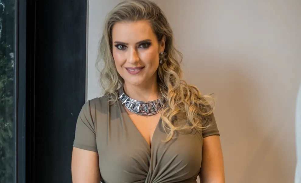 TROCA DE IDADE - A requisitada dermaticista Mariele Araújo será muito cumprimentada pela passagem de seu aniversário neste sábado (18). Da coluna RC os votos de saúde e felicidades. 