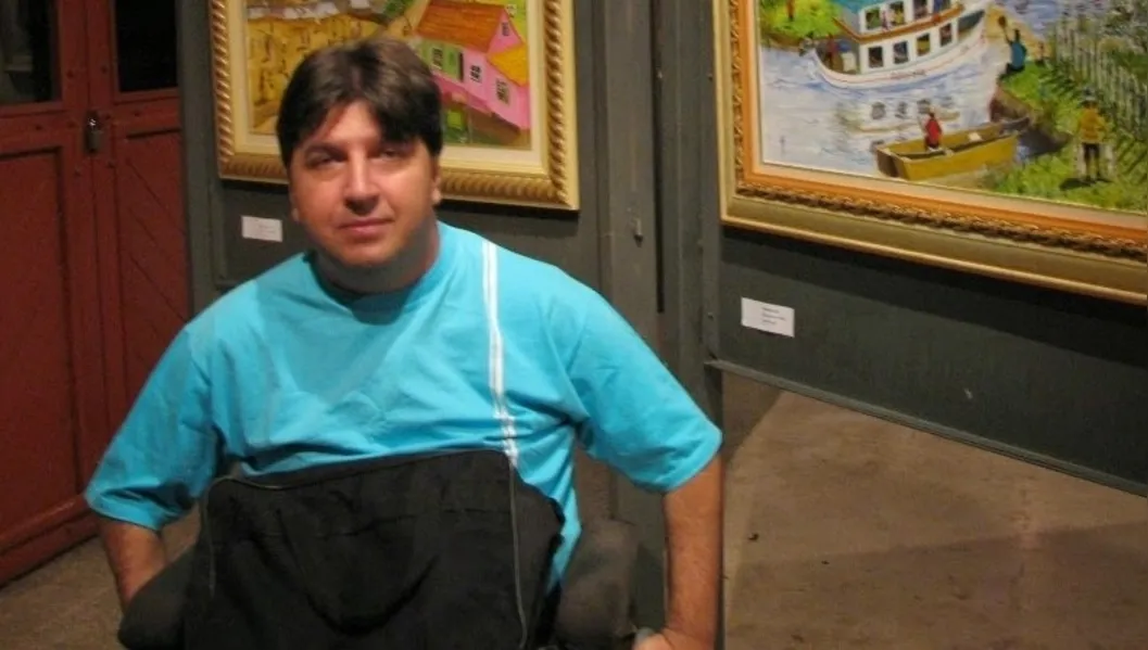 NIVER - O artista plástico Marcelo Schimaneski reserva este sábado (18), para receber as felicitações pela troca de idade. Marcelo é um dos destaques no segmento das artes visuais nos últimos anos com suas obras em estilo Naïf retratando nossa cidade, cenas de sua infância em chácaras e na região de Olarias onde morou. Marcelo é um dos artistas mais premiado dos últimos anos, participando de exposições nacionais e internacionais. Da coluna RC os votos de felicidades infinitas.