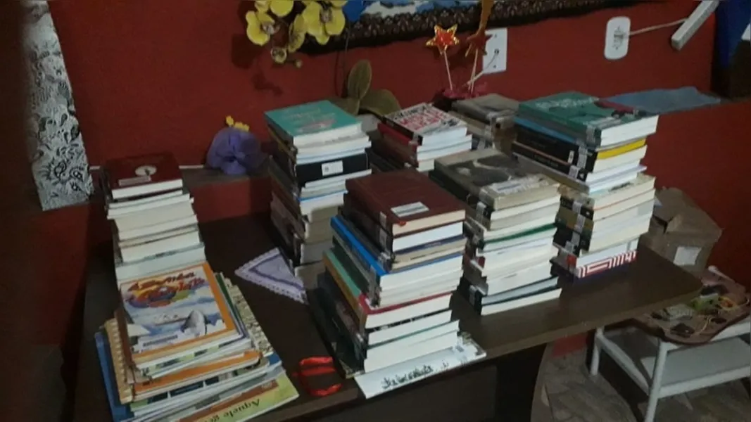 Há aproximadamente 150 livros já doados e catalogas, porém, a espera é receber mais obras.