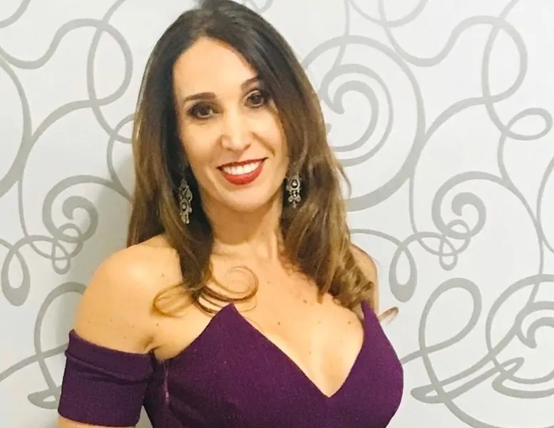 NIVER - Giovana Nodari Sguario receberá as felicitações pela chegada de seu aniversário na próxima segunda-feira (24). Giovana é esposa e mãe muito dedicada, sendo exemplo de amor incondicional a sua família. Da coluna RC os votos de felicidades e realizações. 