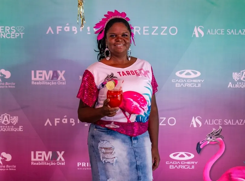 TROCA DE IDADE - Rosemery Czelusniak recebeu as felicitações pela passagem de seu aniversário na última quarta-feira (26). Da coluna RC os votos de alegrias e sucesso.