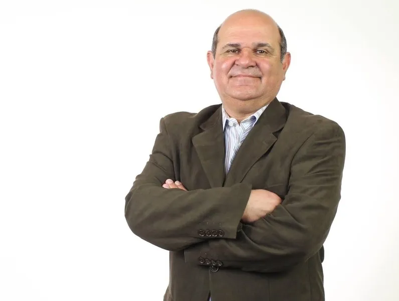TROCA DE IDADE - O Presidente da Fundação de Cultura de nossa cidade, Fernando Durante, será muito cumprimentado pela passagem de seu aniversário, nesta quinta-feira (26). Fernando que além de fomentar a cultura da região, faz um trabalho inovador com seus clientes a frente da Agência Idéia Três. Da coluna RC os votos de realizações.