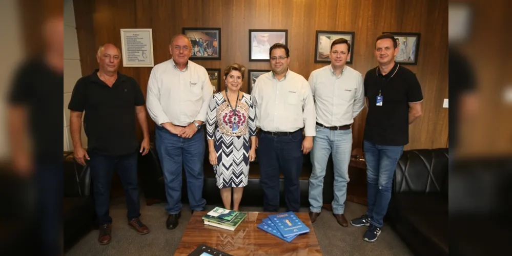 Reunião de representantes da cooperativa com a prefeita em exercício ocorreu na manhã desta quarta-feira (5)
