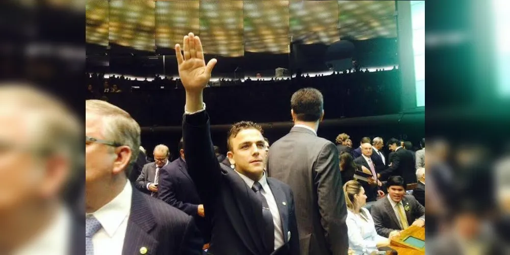 Deputado federal publicou lembrança da posse do primeiro mandato e destacou ligação com “as origens”