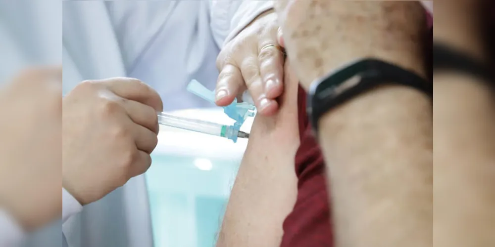 A Fundação Municipal de Saúde (FMS) recebeu 10 mil doses para iniciar as aplicações.
