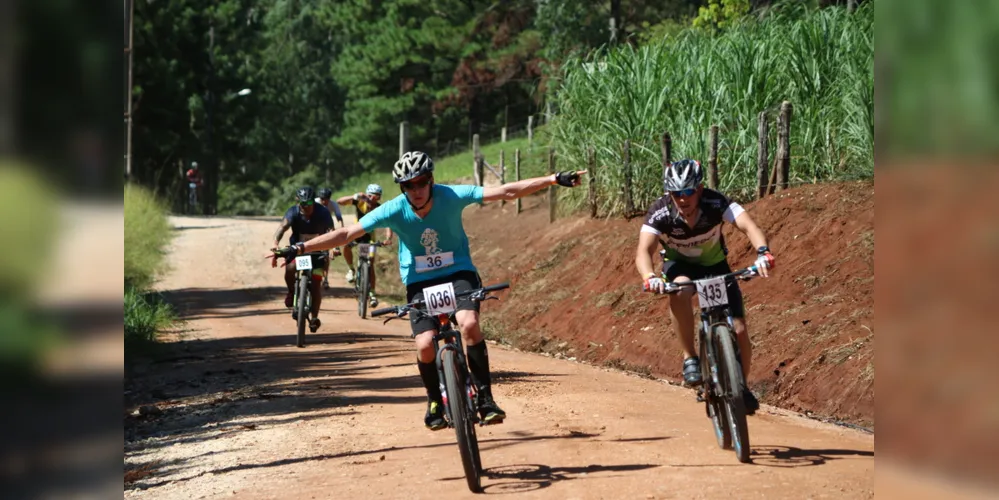 Competidores precisam superar as dificuldades do 
percurso rural nas provas de ciclismo e corrida