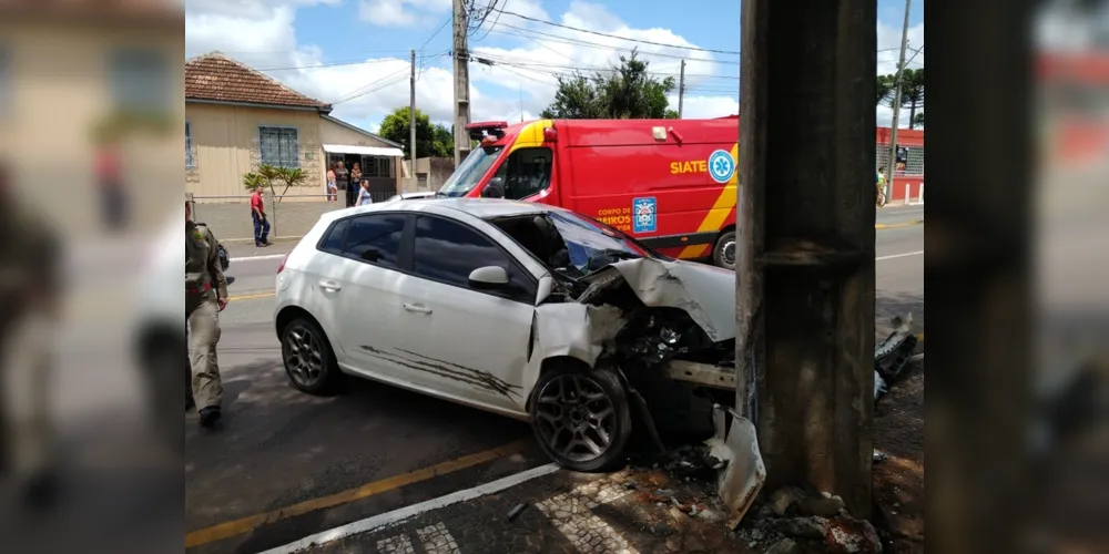 Jovem de 22 anos sofreu ferimentos leves e foi encaminhado ao Hospital Bom Jesus