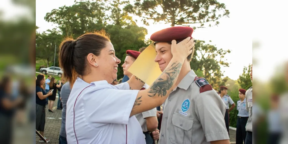 O Colégio tem como objetivo principal ministrar educação formal pautada nos valores cívico-militares.