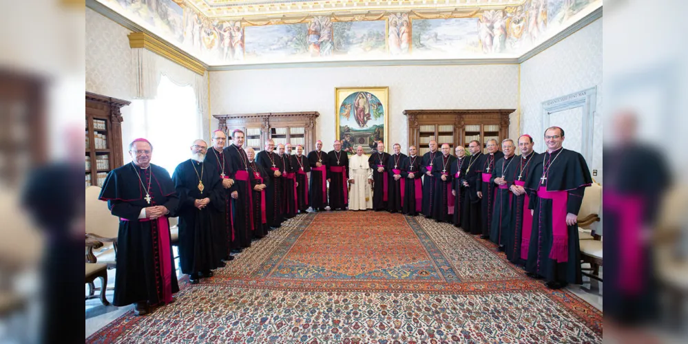 Bispo da Diocese de Ponta Grossa participa de uma viagem com grupos paranaenses ao Vaticano