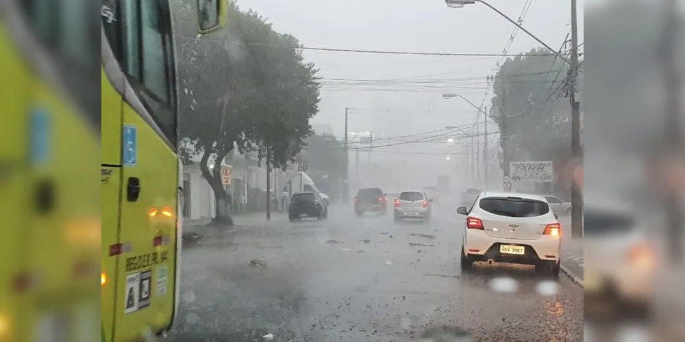 Imagem ilustrativa da imagem Chove em Ponta Grossa depois de 22 dias de seca