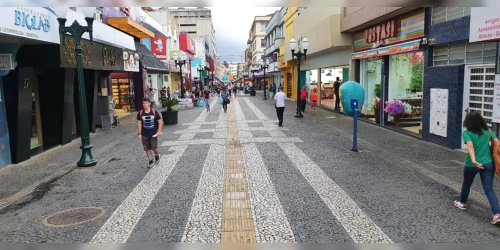Imagem ilustrativa da imagem Decreto de Ratinho fecha shoppings e academias no PR