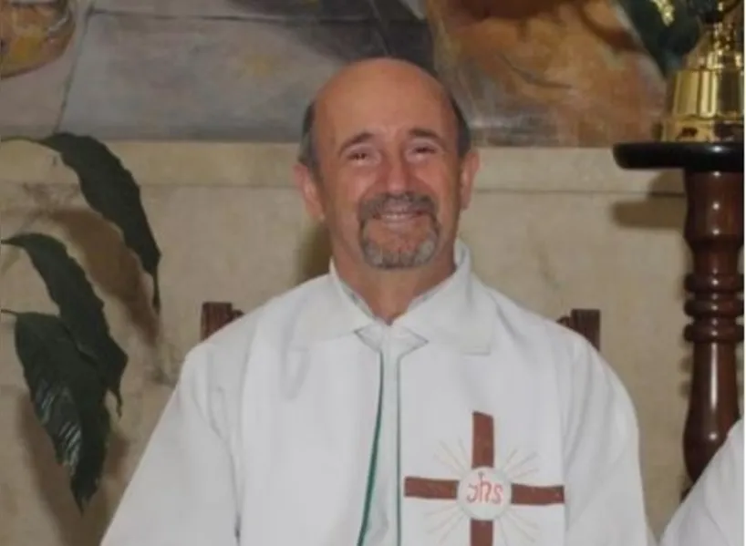 FELICITAÇÕES - O padre Edvino Sicuro será muito cumprimentado pela passagem de seu aniversário neste sábado (23). Edvino é pároco da Paróquia Nossa Senhora do Rosário, e exerce um papel expressivo para a Igreja Católica em nossa cidade. Da coluna RC os votos de felicidades e saúde