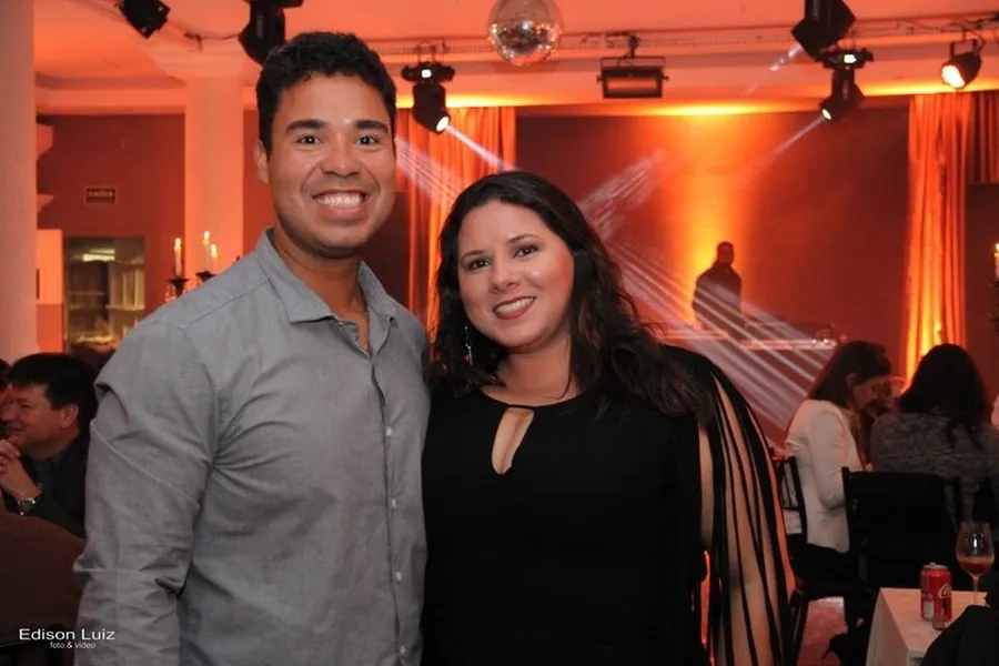 BDAY - Danielle Poeys Cardoso Rabelo será muito cumprimentada no próximo domingo (31), pela passagem de seu aniversário. No registro especial, Danielle com seu marido Bruno Rabelo. Da coluna RC os votos de alegrias e prosperidade