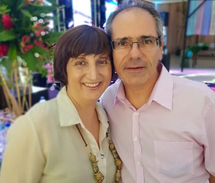 TROCA DE IDADE – Iglaci Cury será muito cumprimentada pela passagem de seu aniversário no próximo domingo (31). No registro especial Iglaci e seu marido Ubiratan Cury. Da coluna RC os votos de felicidades e realizações