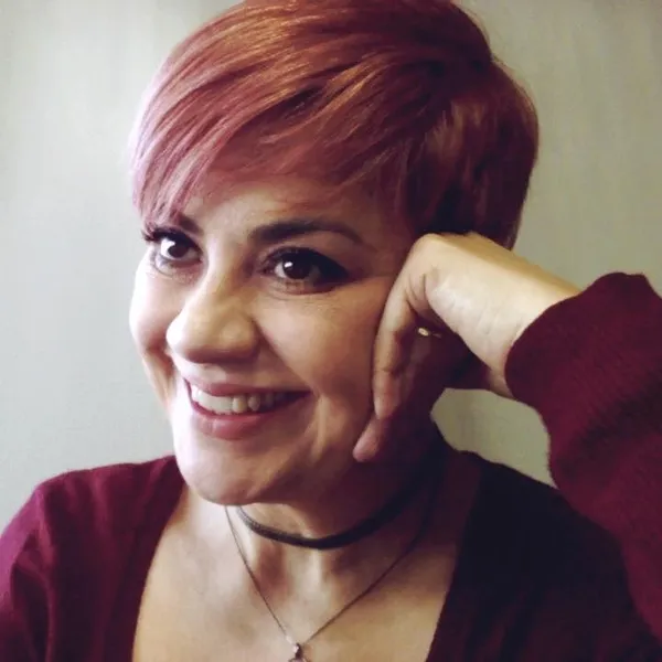 BRINDE A VIDA - Andrea Reusing será muito cumprimentada pela passagem de seu aniversário nesta quarta-feira (3). Da coluna RC os votos de alegrias e realizações