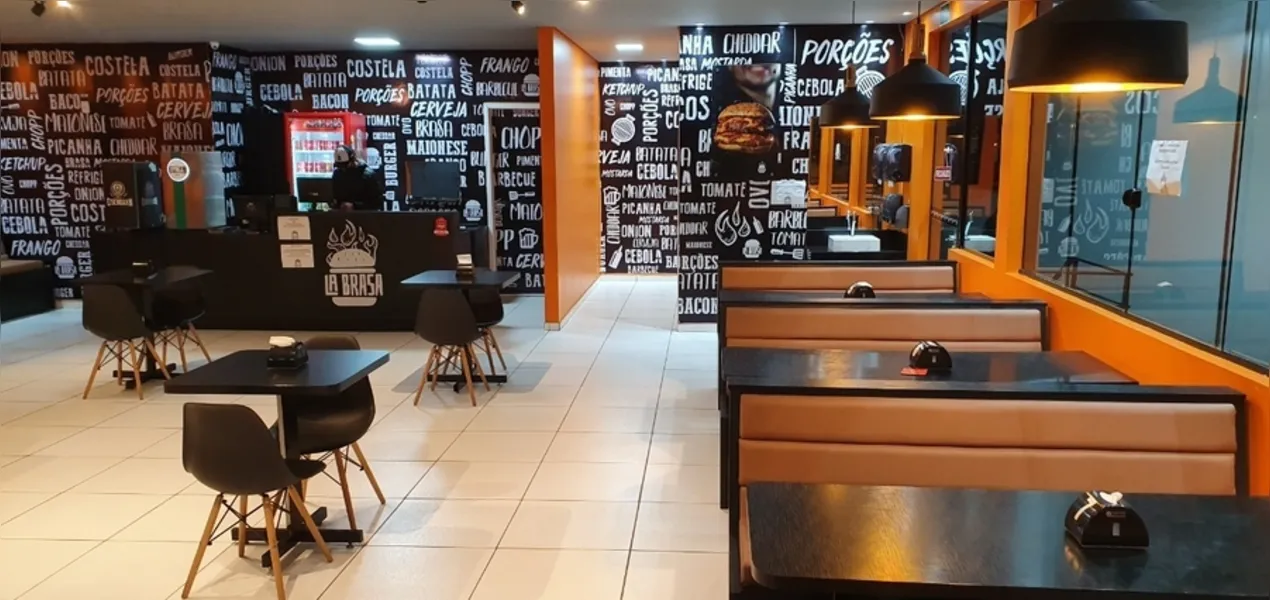 A La Brasa Burger é uma Rede de Franquias com sua matriz em São José do Rio Preto, interior de São Paulo. A rede oferta aos consumidores lanches com hambúrguer de 100 e 200 gramas, porções, sobremesas, chopp, refrigerantes, entre outros
