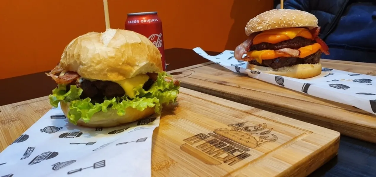 A La Brasa Burger é uma Rede de Franquias com sua matriz em São José do Rio Preto, interior de São Paulo. A rede oferta aos consumidores lanches com hambúrguer de 100 e 200 gramas, porções, sobremesas, chopp, refrigerantes, entre outros