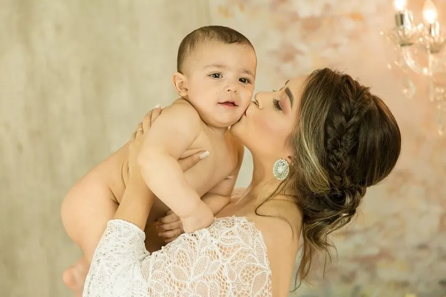 REGISTRO – No registro, mãe e filho, a fotógrafa Estefane Bonin e o pequeno Eduardo Bonin Maciel, emprestam para nossa coluna desta terça-feira (9), este momento de ternura e amor