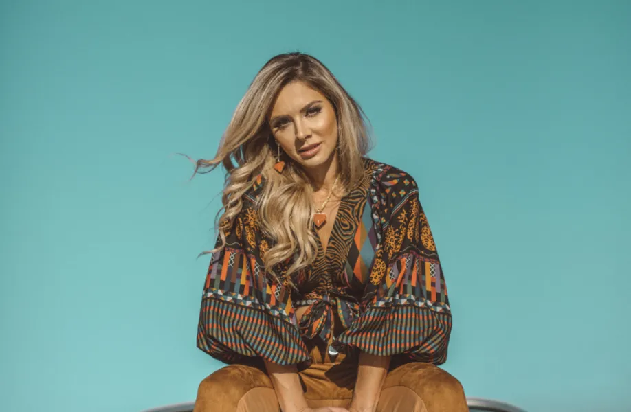 ZIMC BOULEVARD – A conceituada boutique multimarcas Zimc Boulevard está com descontos de até 50 %, para você presentear com as tendências da estação neste dia dos namorados. No registro especial, Vanessa Diavan usando Zimc. Fica a dica! 