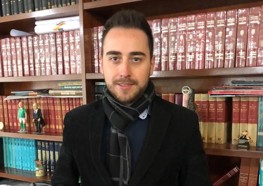 NOVO CICLO - O advogado Kahê Pilatti recebe as felicitações pela passagem de seu aniversário nesta sexta- feira (19). Da coluna RC os votos de felicidades e sucesso.