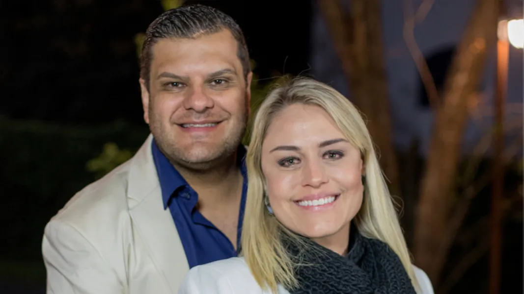 LOVE – No registro especial de Laertes Soares, João e Suellen Generoso, no amor e nos negócios uma dupla bem sucedida. O casal responde pela Luxe Decorações que com certeza faz a diferença nas residências e escritórios dos pontagrossenses mais exigentes