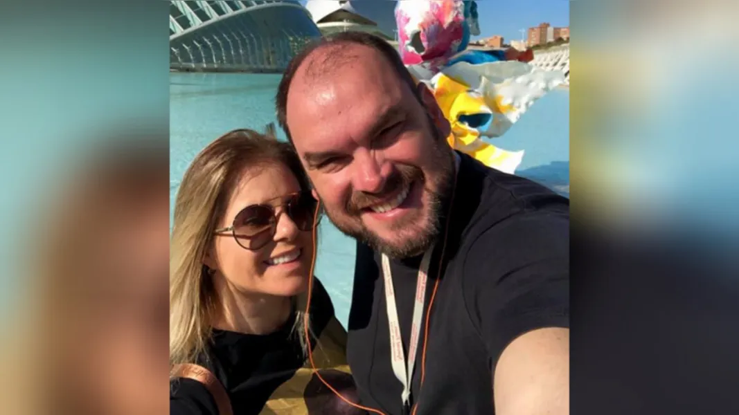 NIVER - O empresário Marcelo Clivati será muito cumprimentado no próximo domingo (21). No registro especial, Marcelo com sua esposa Gabriela Clivati. Da coluna RC os votos de felicidades