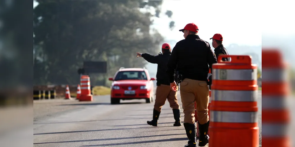 O Batalhão de Polícia Rodoviária registrou neste feriado 56 acidentes de trânsito, com 65 pessoas feridas e 11 mortos nas rodovias estaduais.