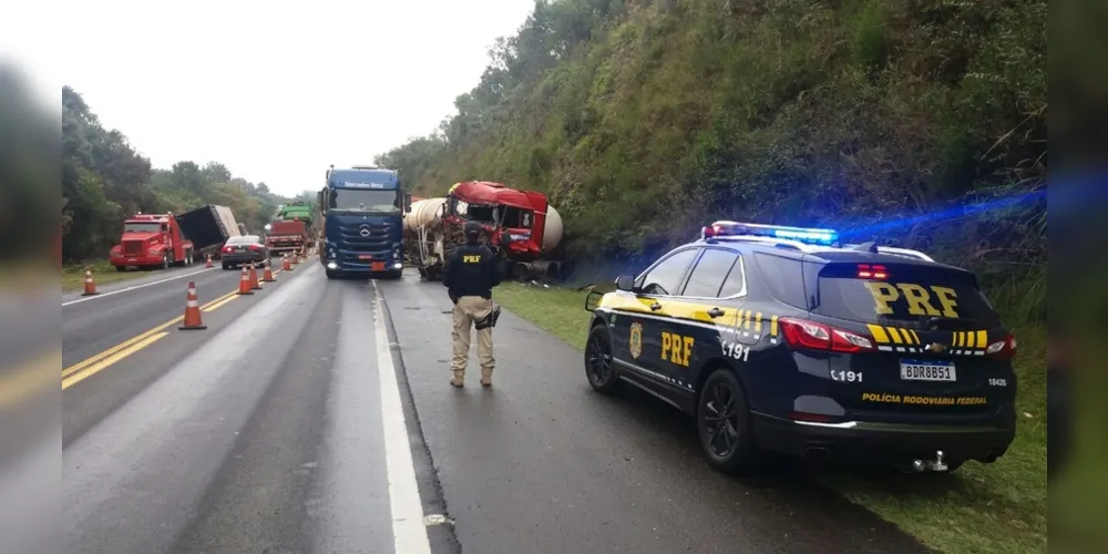 Os dois sentidos da estrada foram liberados nesta tarde