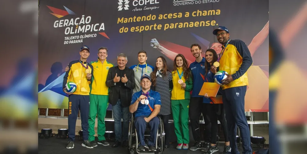 O programa concede bolsas a atletas e técnicos, dando apoio a jovens promessas e estrelas de renome mundial.