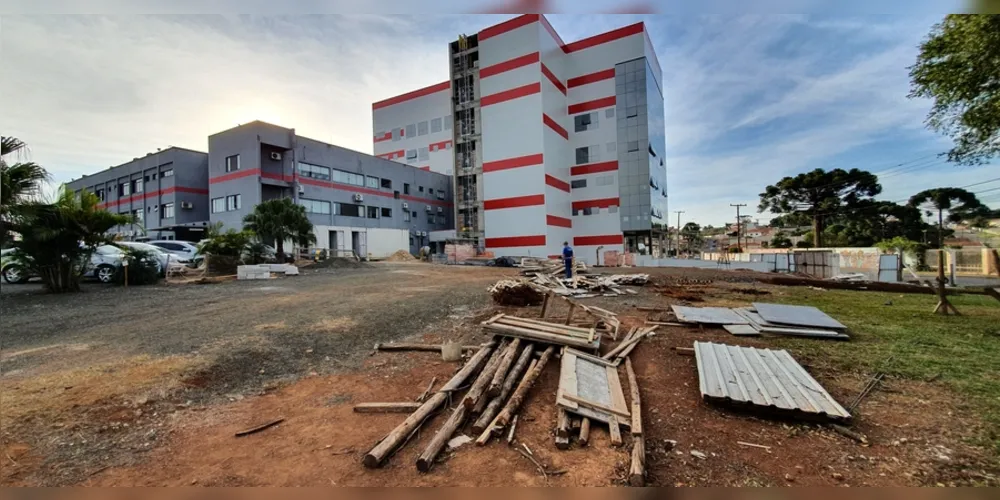 A primeira etapa tem a previsão de iniciar com 67 leitos, 10 leitos de UTI e seis salas de cirurgia