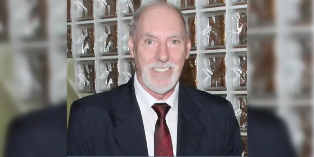 NOVO CICLO - Odenir Follador receberá as felicitações pela passagem de seu aniversário no próximo sábado (30). Odenir é  Assessor Cultural da ASMIRE, integrante da Acadêmia de Letras dos Campos Gerais, integrante da APLA e do Centro Cultural Faris Michaele, exercendo um excelente papel para o fomento da cultura em nossa cidade. Da coluna RC os votos de realizações