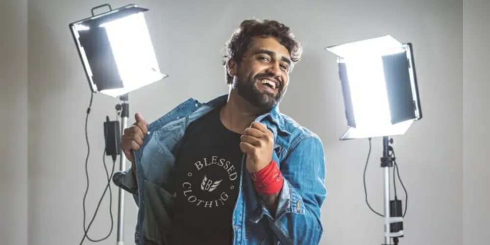 A 'Live da Família Pobre Brasileira' é a primeira transmissão ao vivo do humorista no formato de live show do humorista Alorino.