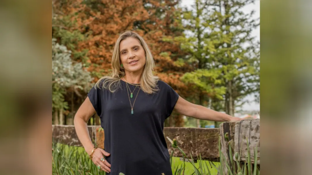 CELEBRAÇÃO - A competente profissional da odontologia Xenia Leite Santos receberá as felicitações pela passagem de seu aniversário, na próxima segunda-feira (13). Xenia integra o time dos conceituados profissionais da Lemax Reabilitação Oral. Da coluna RC os votos de felicidades e sucesso! 