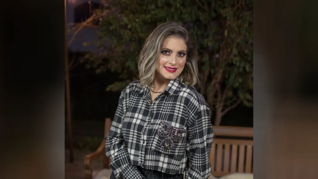 FELICITAÇÕES – A advogada Priscilla Garbelini Jaronski será muito cumprimentada nesta quarta-feira (15), pela passagem de seu aniversário. No amor e nos negócios Priscila brinda o sucesso, ao lado de seu marido Juliano Jaronski e da doce Maite. Da coluna RC os votos de felicidades infinitas