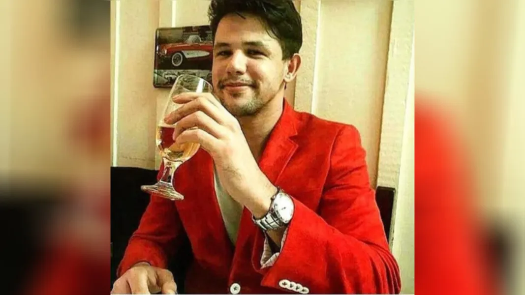 NOVO CICLO - O jornalista e acadêmico de Letras Eduardo Freitas celebra a chegada de seu aniversário nesta quarta-feira (22). Da coluna RC os votos de alegrias e sucesso