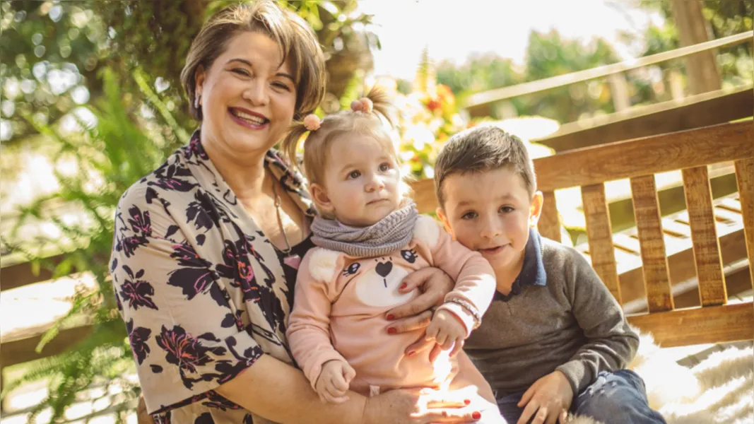 Ana Lúcia Antunes e seus netos Pedro Antunes Arcangelo e Analice Antunes Arcangelo