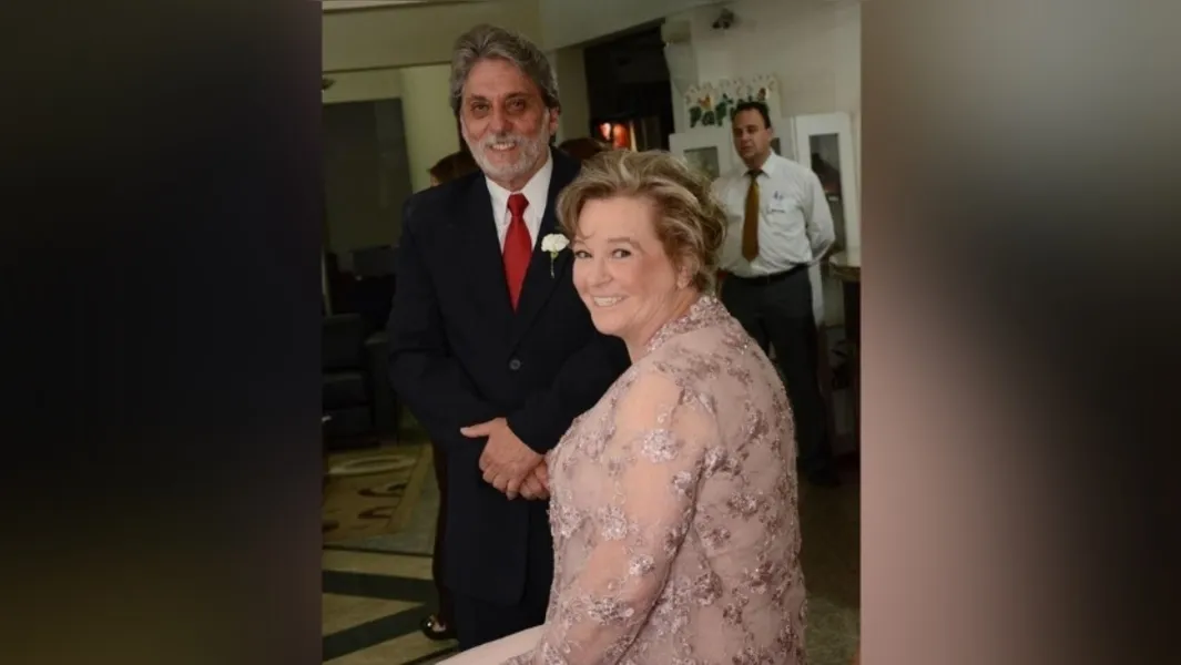 BRINDE A VIDA – Enir Elaine Torres Nunes foi muito cumprimentada pela passagem de seu aniversário no último sábado (1).  No registro, Enir e seu marido Jorge Cristiano F. Nunes. Da coluna RC os votos de realizações e felicidades