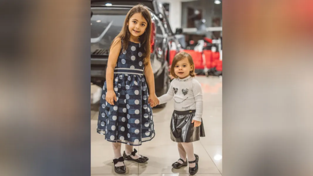 As irmãs Eduarda e Heloísa Martins vestem Pequeninos