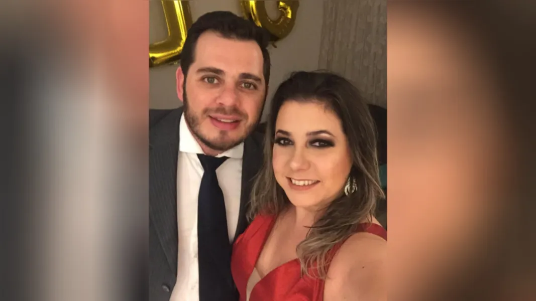 O advogado Rudney Correa receberá as felicitações pela passagem de seu aniversário neste sábado (15). No registro o casal, Rudney e Juliana Kravchychyn. Da coluna RC os votos de realizações